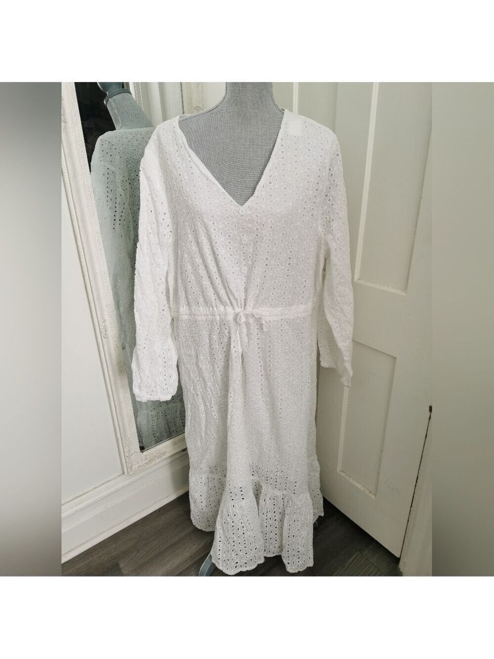 White Eyelet Broderie MaxiDress Beachy Boho Feminine Balloon Sleeves. Size 2XL